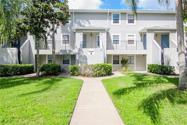 Building Photo - 7236 E Bank Dr