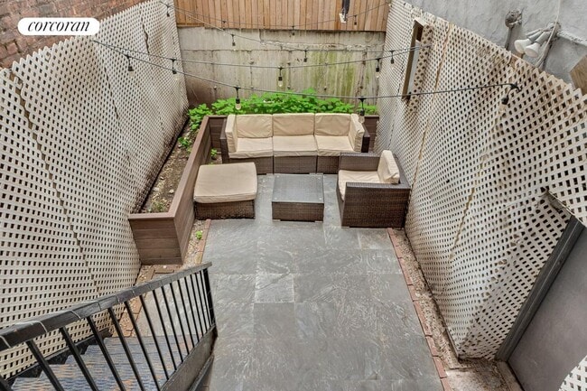 Building Photo - 163 Chrystie St