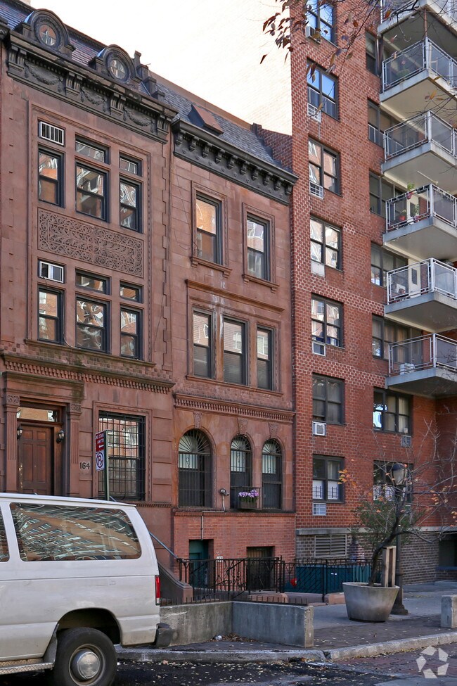 Building Photo - 166 W 94th St