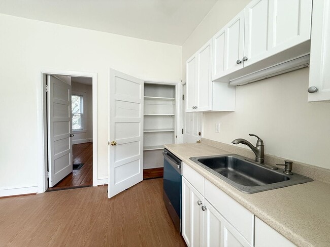 Building Photo - 60 Park St