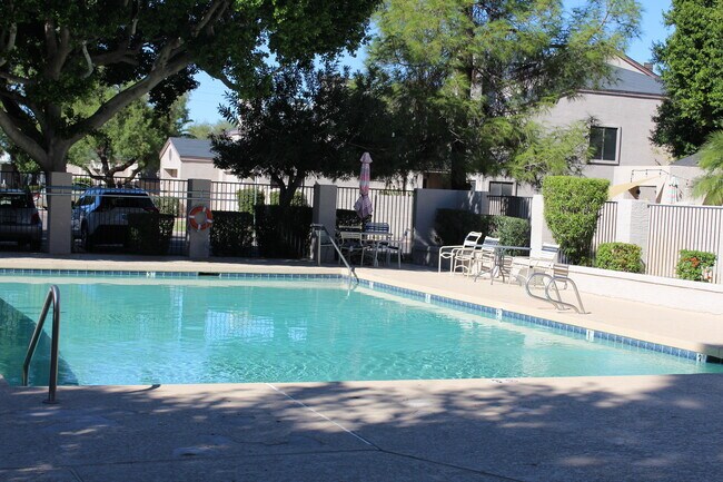 Foto del edificio - 3301 E Kelton Ln