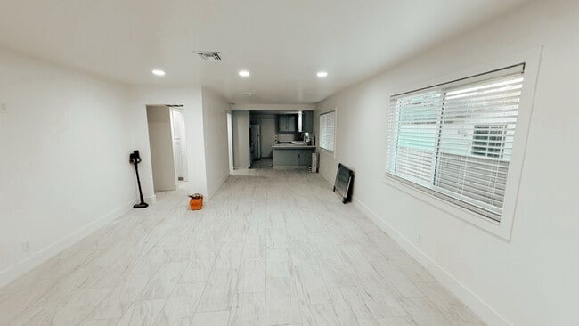 Building Photo - 312 Decatur St