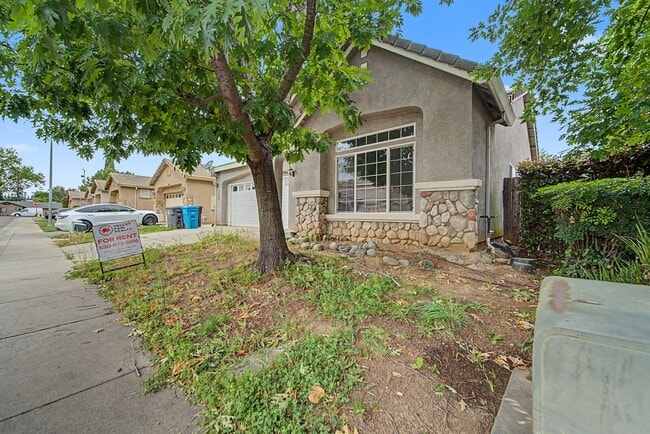 Building Photo - 3 bedroom 2 bath 1612 sq ft home located in Yuba City