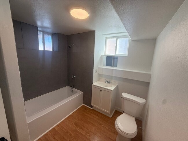 Building Photo - 118 Broadwater Ave