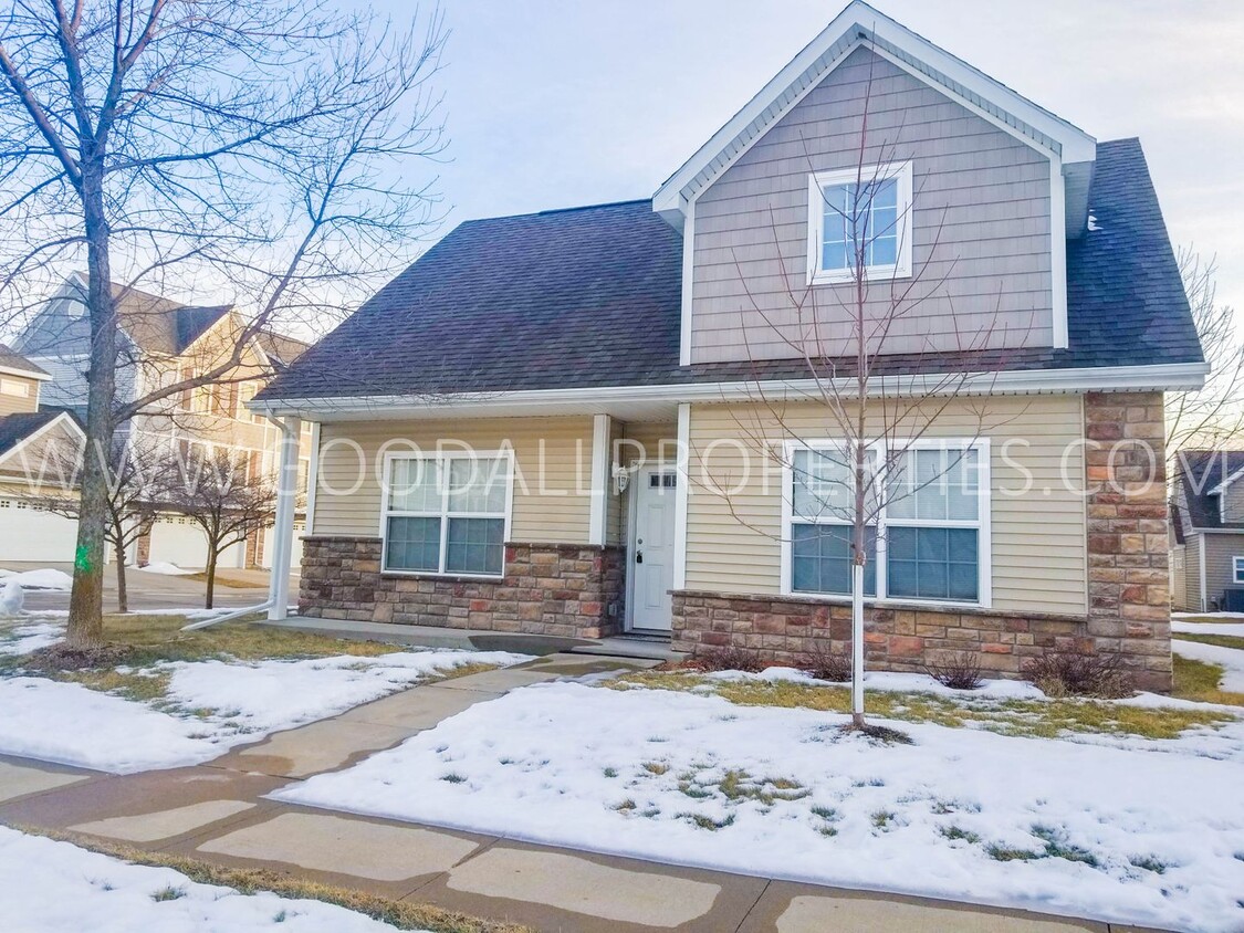 Primary Photo - 3 Bedroom, 2.5 Bath Townhome in Urbandale