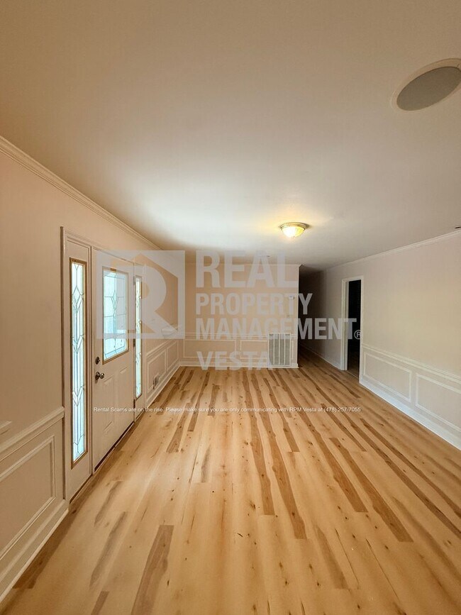 Foto del edificio - 5116 Pineridge Dr