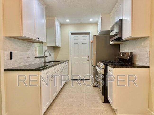 Building Photo - 204 Sandy Ln