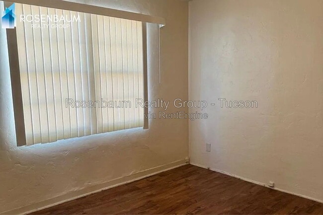 Building Photo - 1715 N Village Dr