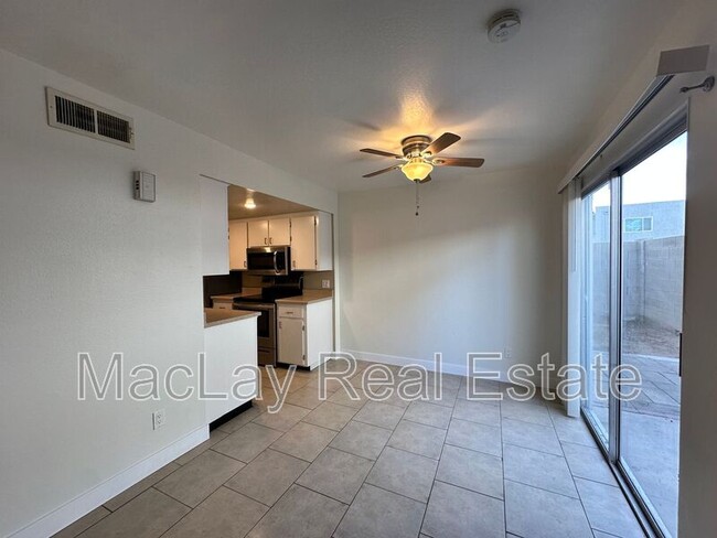 Foto del edificio - 8408 E Roosevelt St