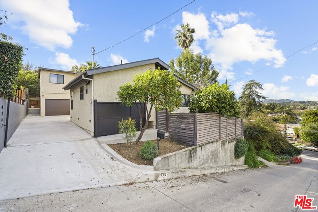 Building Photo - 4762 Charters Ave