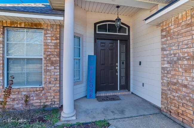Building Photo - "Charming 3-Bedroom Gem with Gleaming Hardwood Floors in Bossier City!"