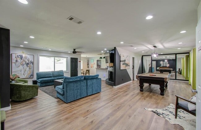 Building Photo - 15623 Artoys Dr