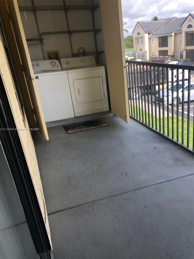 Foto del edificio - 10360 SW 150th Ct