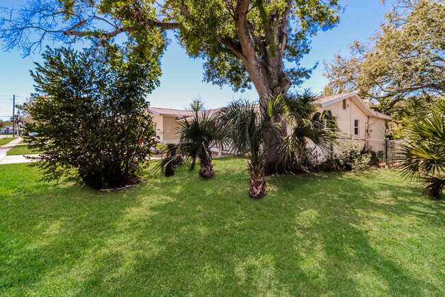 Foto del edificio - 1588 Eunice Ln