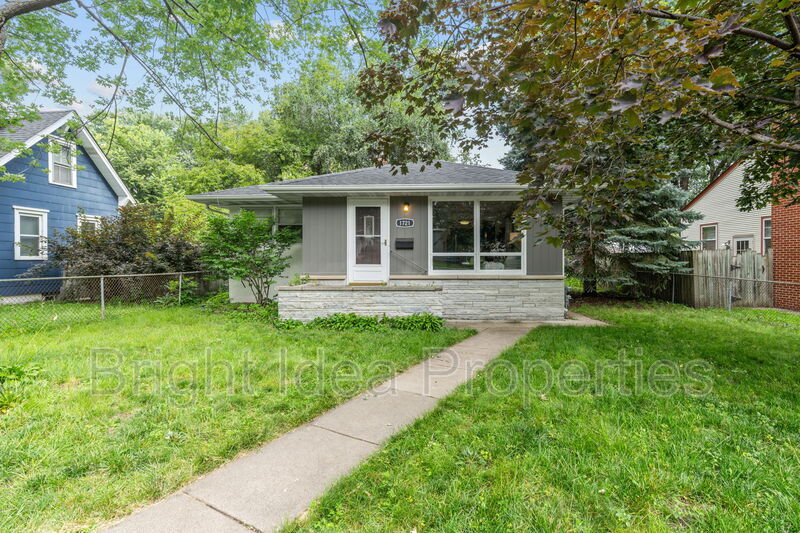 Foto principal - 1721 Sheridan Ave W