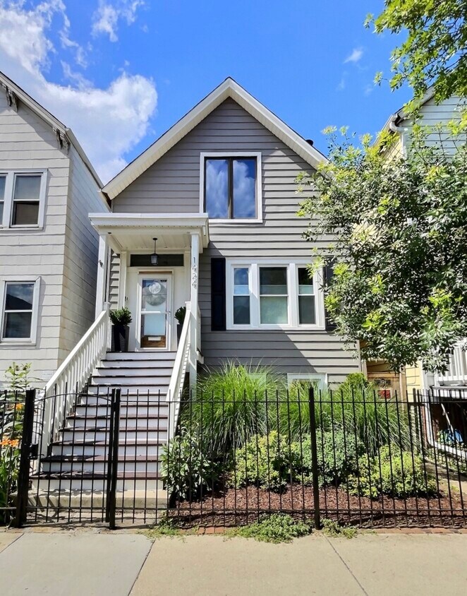 Primary Photo - 1424 W Diversey Pkwy