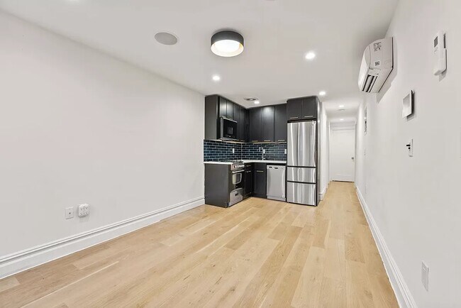 Foto del edificio - 1014 Putnam Ave