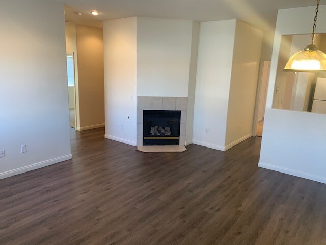 Building Photo - 523 Yellow Meadow Ct