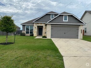Building Photo - 720 Fallbrook Dr