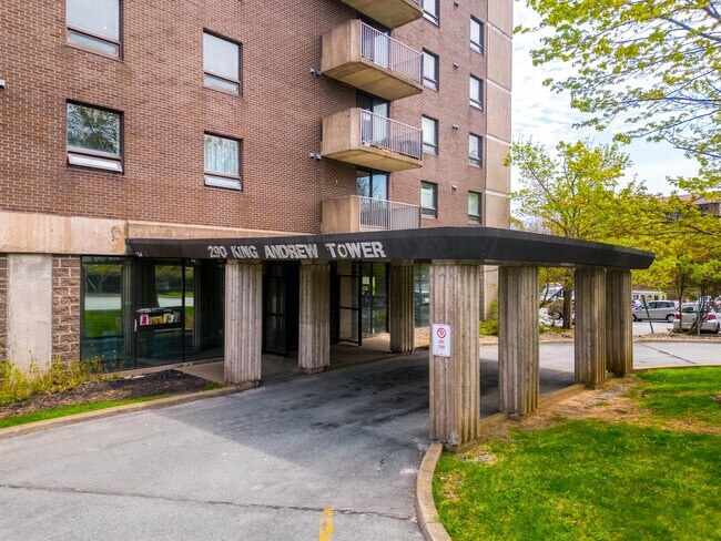 Photo du bâtiment - 290-1290 Main Ave