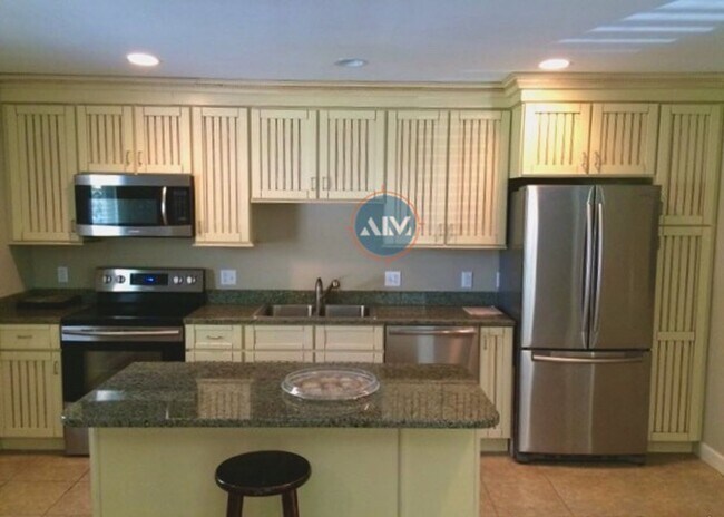 Foto del edificio - Top-Floor South End Villa Near Coligny Beach- Available Now!