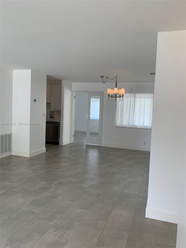 Foto del edificio - 4411 W Broward Blvd