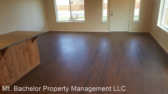 Foto del edificio - 3 br, 2.5 bath House - 1144 NW 19th St.