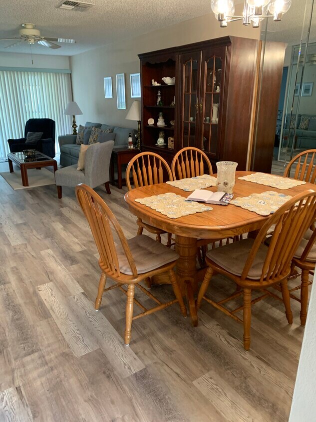 Foto principal - 11400 Carriage Hill Dr