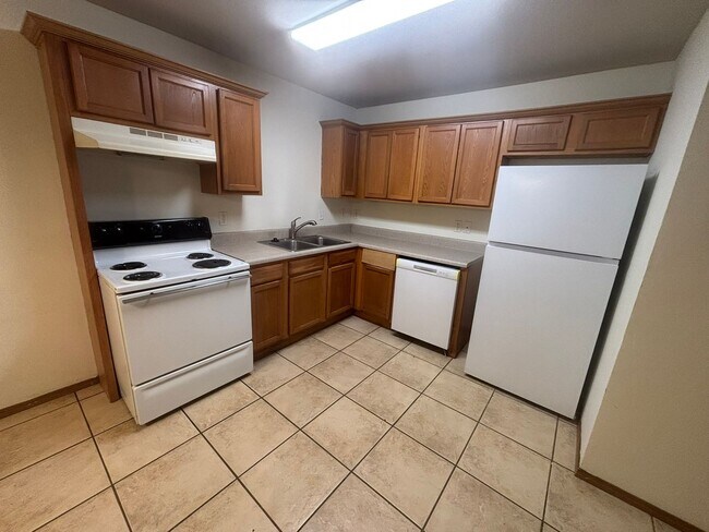 Building Photo - 305-307 E. Asher Ct.