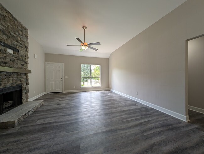 Foto del edificio - 1001 Nighthawk Ln