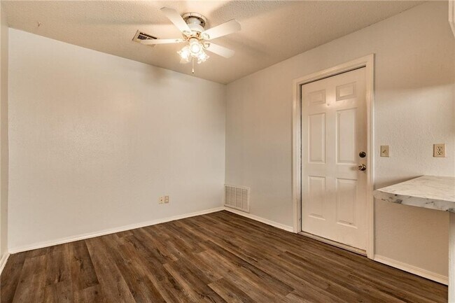 Building Photo - 101 Aspen Dr
