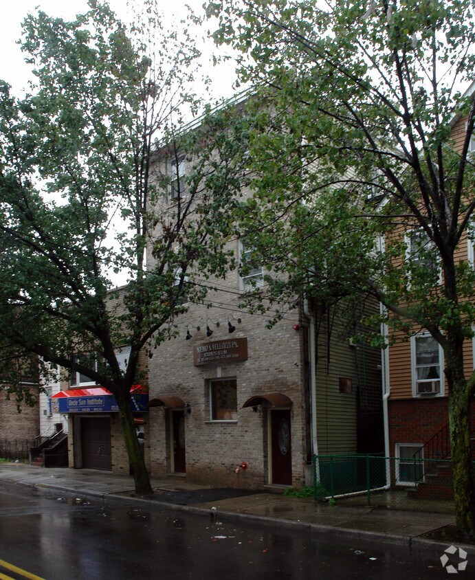 Primary Photo - 126 Jackson St