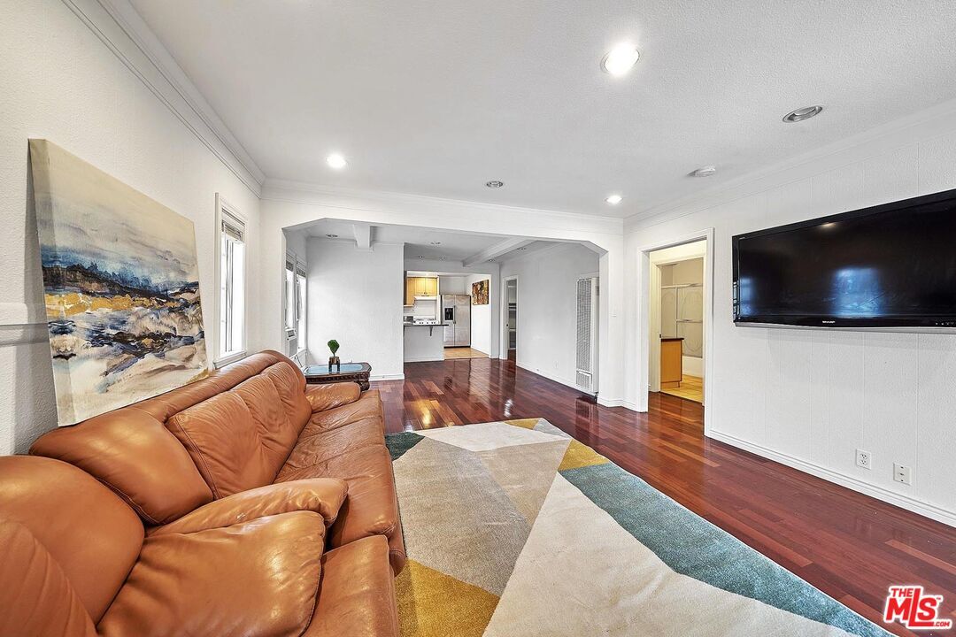 Primary Photo - 323 N Serrano Ave