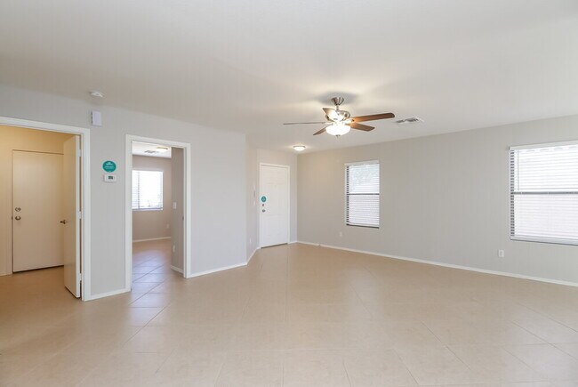Building Photo - 10427 E Bramble Ave