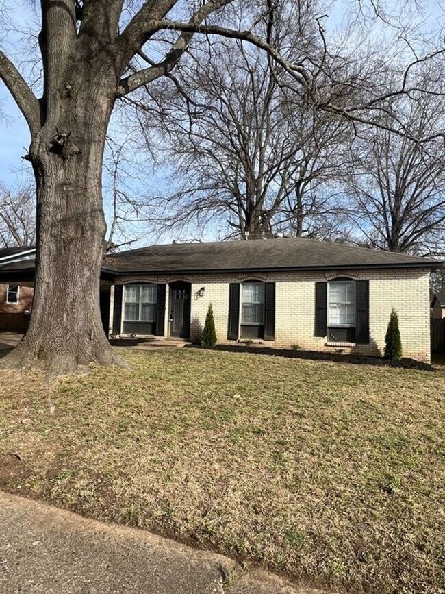 Building Photo - Stunning 3-Bedroom Home in Memphis - Moder...