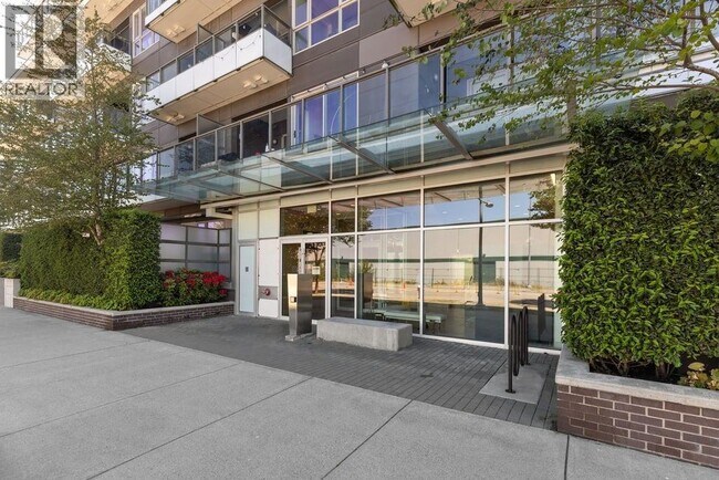 Photo du bâtiment - 7008 River Pkwy