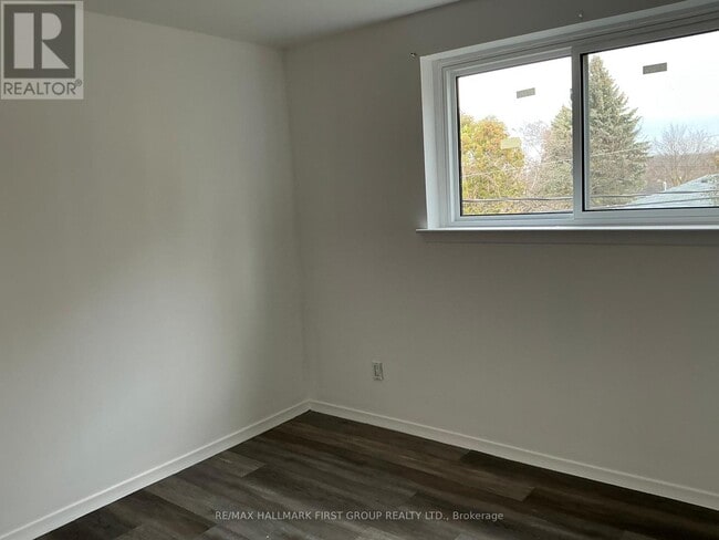 Photo du bâtiment - 361 Linden St