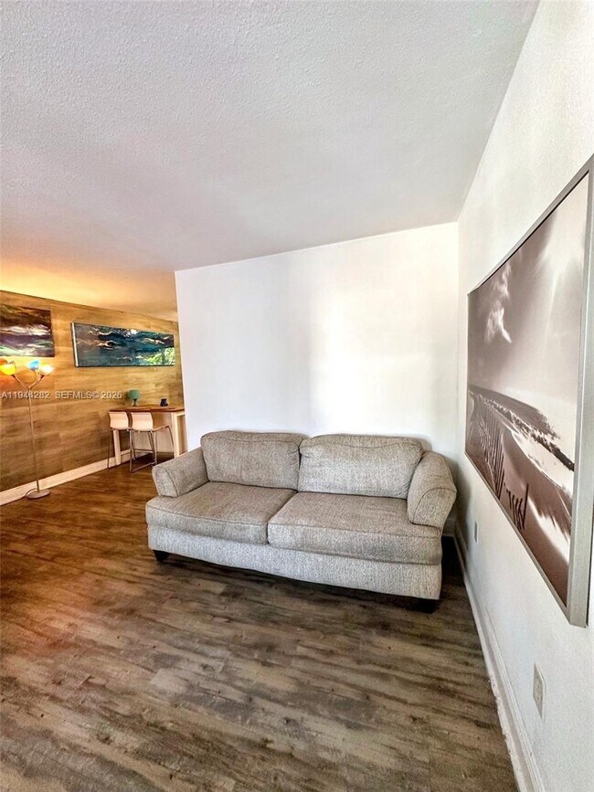 Foto del edificio - 3071 SW 27th Ave