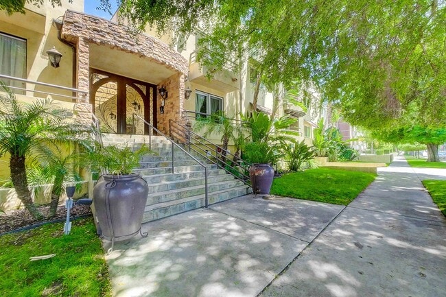 Building Photo - 4128 Whitsett Ave