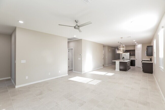 Building Photo - 6833 W Marguerite Ave