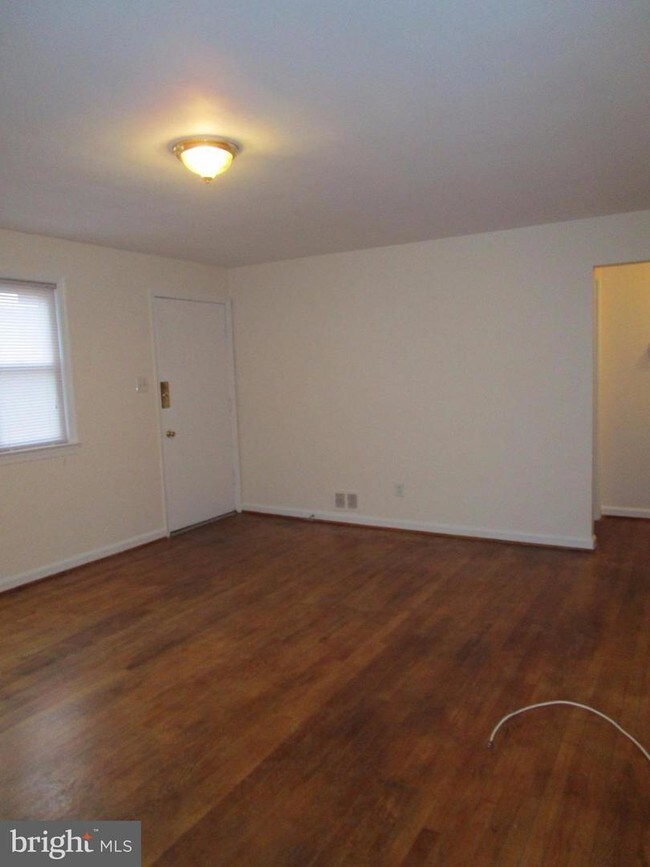 Foto del edificio - 4984 Leonardtown Rd