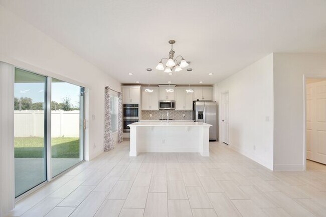 Foto del edificio - Stylish and Spacious 3/2.5 Home with No Re...