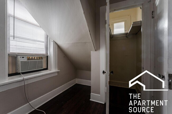 Building Photo - 2031 W Moffat St