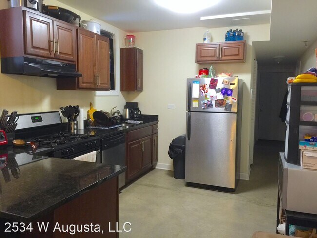 Foto del edificio - 2534 W Augusta Blvd