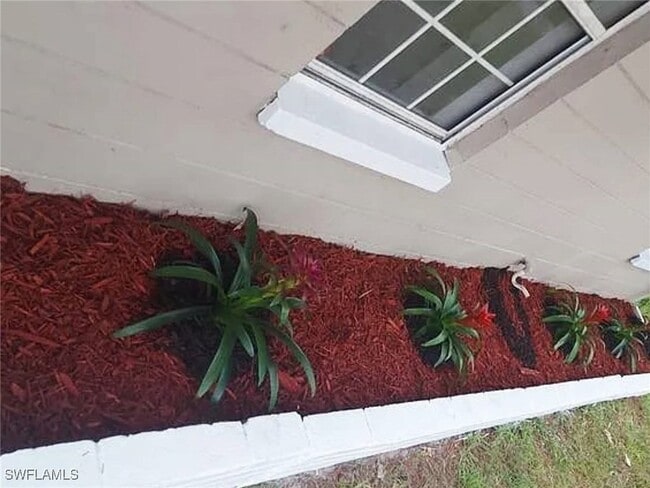 Building Photo - 216 Maria St