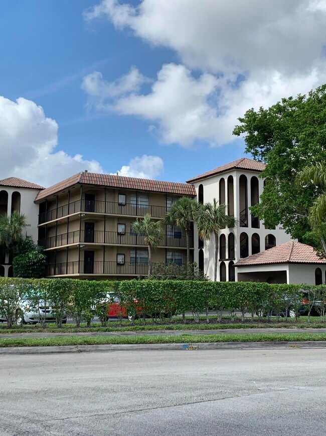 Building Photo - 10144 Boca Entrada Blvd