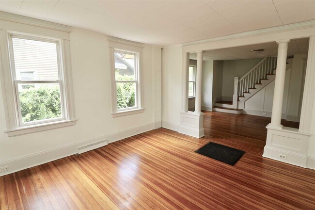 Building Photo - 16 Dutchess Terrace
