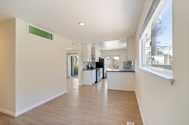 Foto del edificio - 5306 Bayview Ave