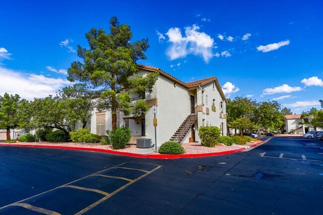 Foto del edificio - 3 Bed Condo In Gated West Side Community