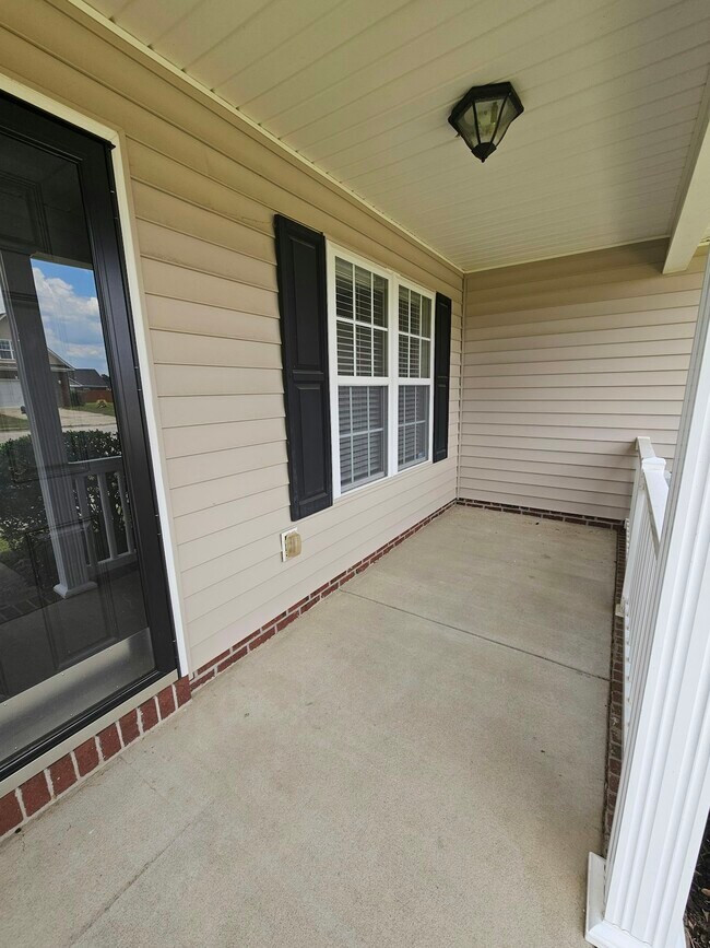 Building Photo - 389 Ivywood Lane